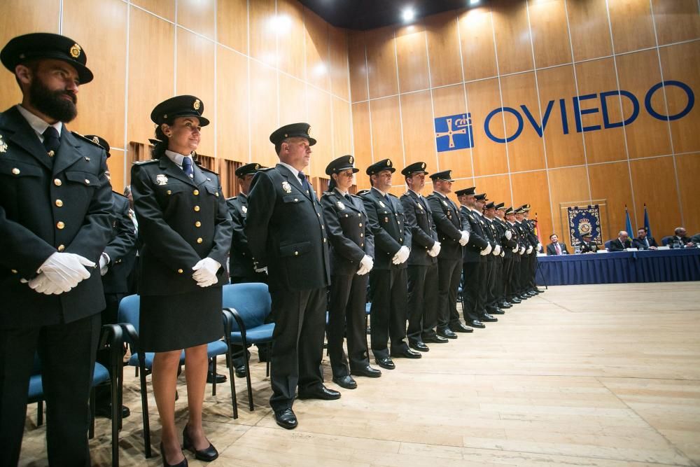 Entrega de medallas a Los Santos Ángeles Custodios en Oviedo