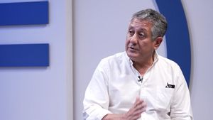 Juan Carlos Lozano examina las condiciones impuestas por Moncloa a la opa del BBVA sobre el Sabadell