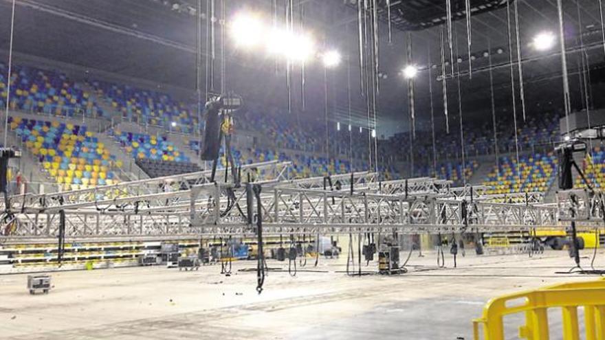 Montaje del Circo del Sol, ayer, en el Gran Canaria Arena. | lp / dlp