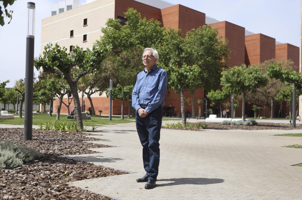 El catedrático en Sociología por la UV, Antonio Ariño, en la universidad