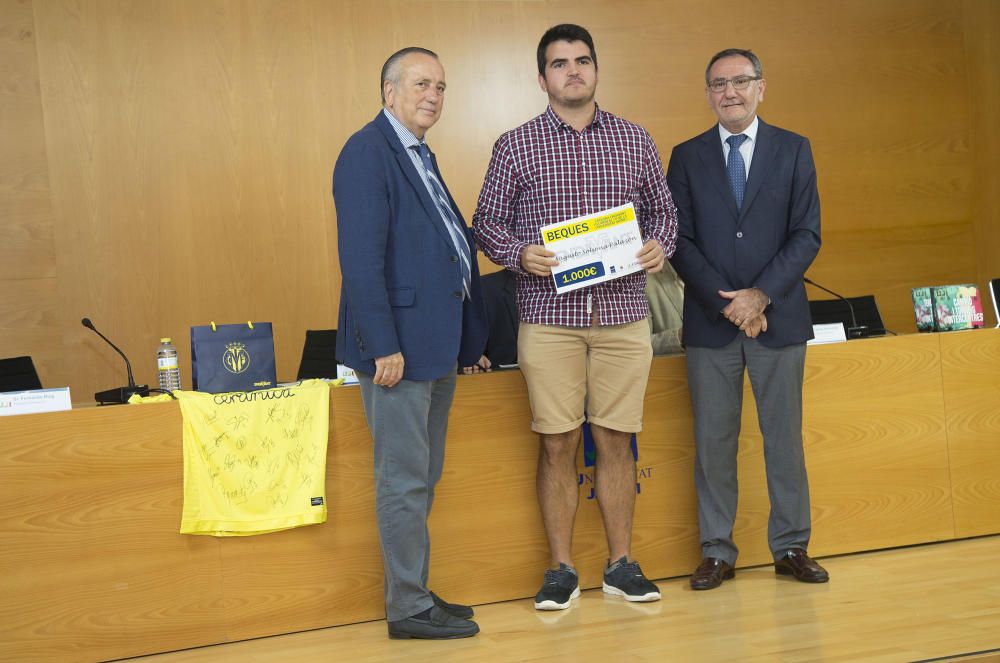 Entrega de las becas Endavant Formació del Villarreal CF