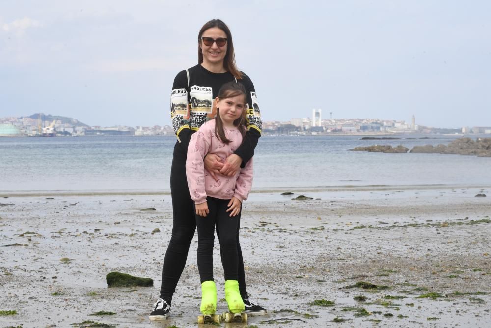 Primera salida de los niños a la calle en Coruña