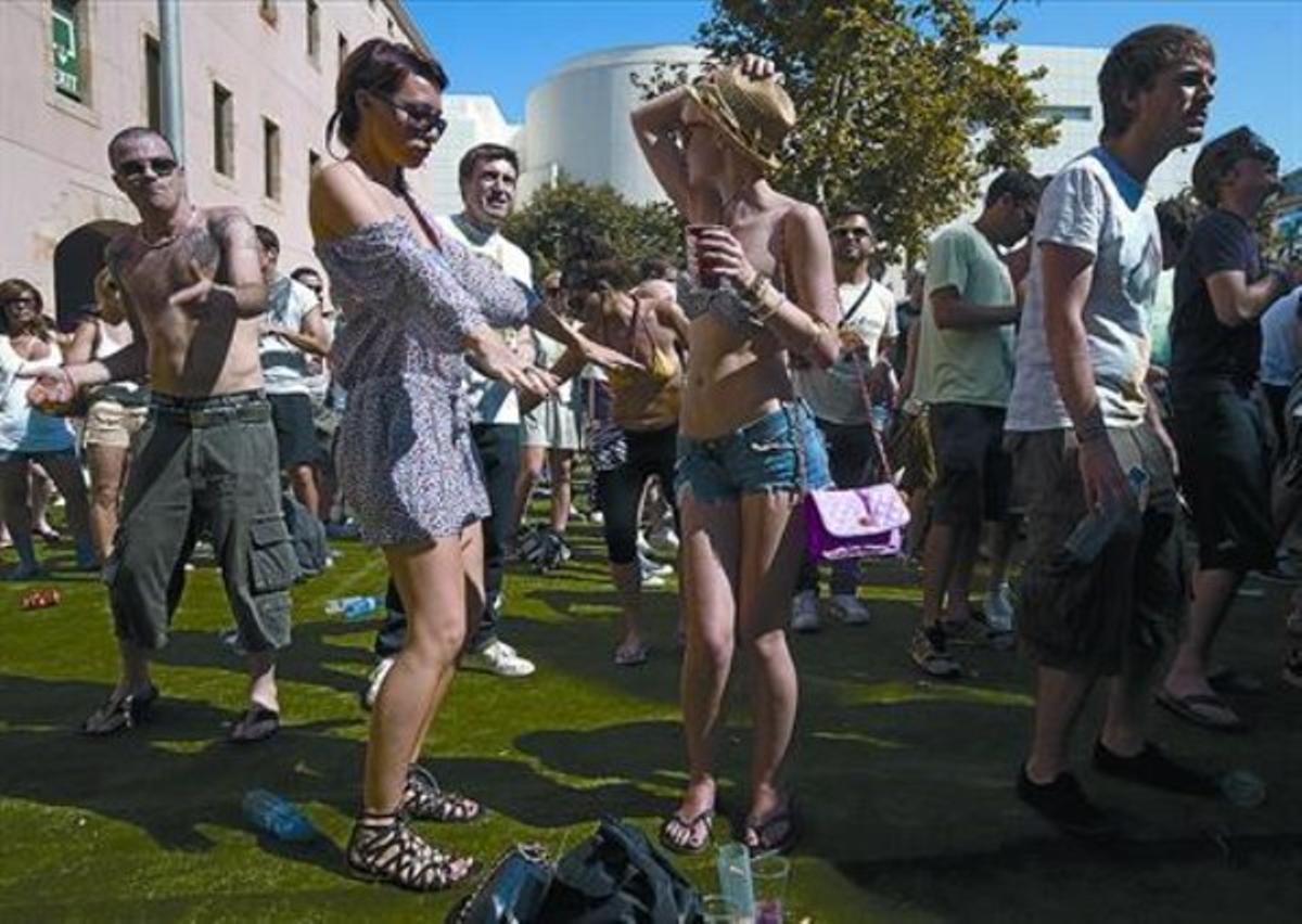 Hedonisme d’avantguarda 8 Activitat al recinte del CCCB, dins el programa de Sónar de Dia. Hedonisme d’avantguarda 8 Activitat al recinte del CCCB, dins el programa de Sónar de Dia.