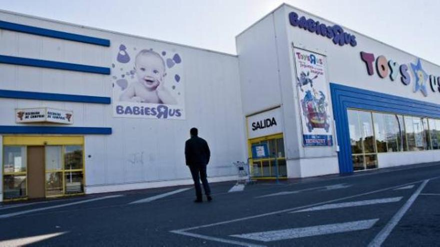 La banda que asaltó los dos Toys &#039;R&#039; Us se llevó un botín de 80.000 euros en Sant Joan