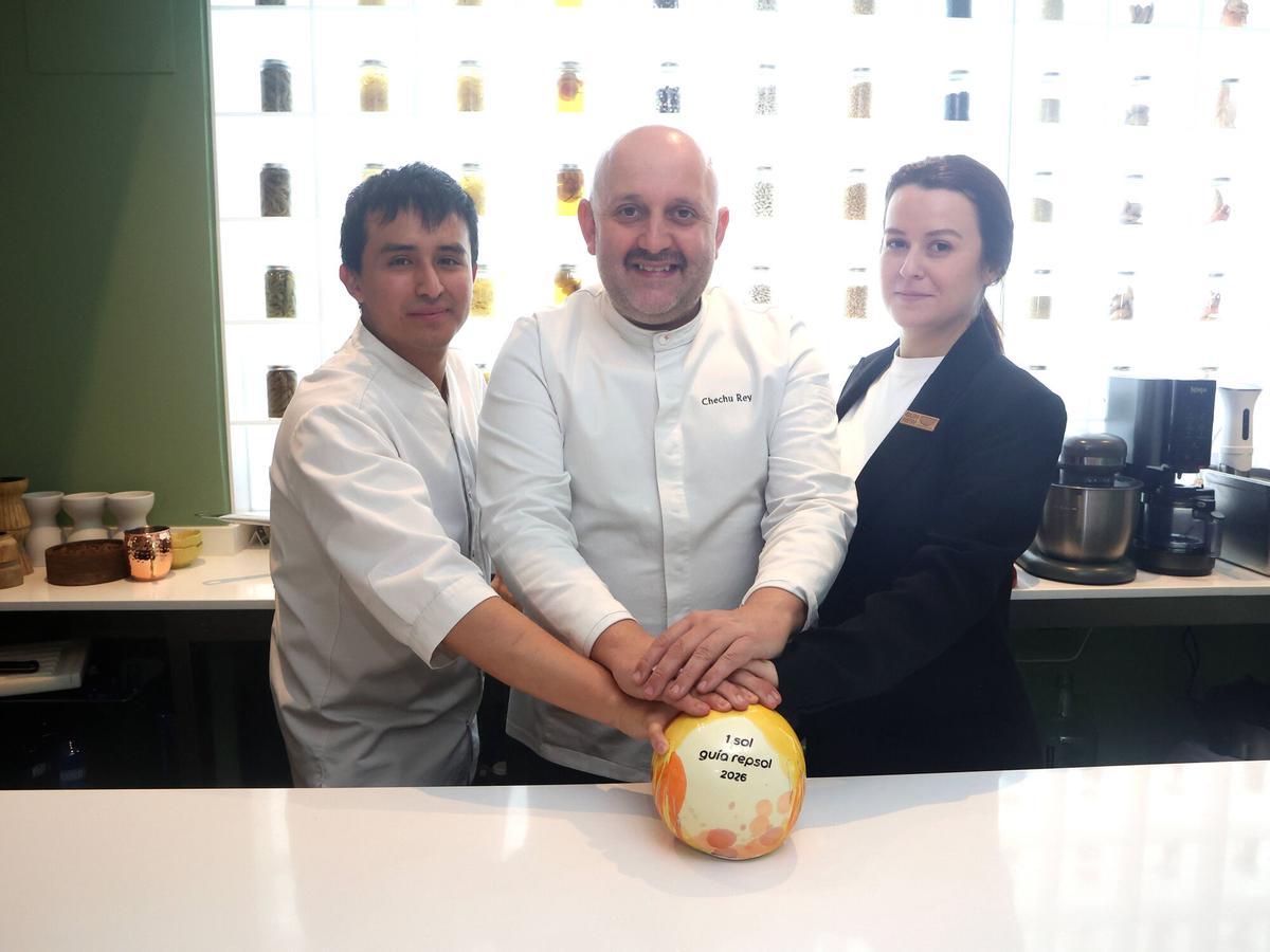 Fotografía Restaurante Gunnen Matogrande. Foto a: Chechu Rey en cocina, chef con nuevo Sol Repsol