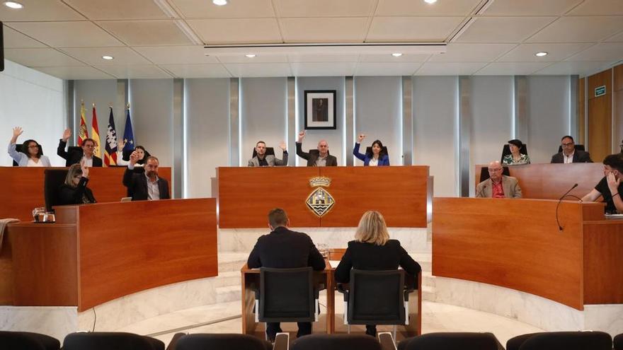 El Consell de Ibiza da un paso más en la limitación de entrada de vehículos: aprobado el cupo diario máximo