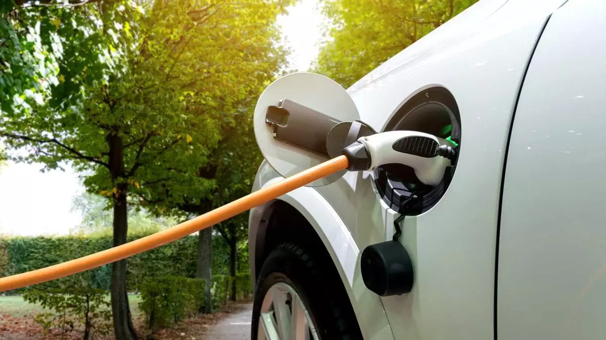 La falta de estoc dispara el precio de los eléctricos usados