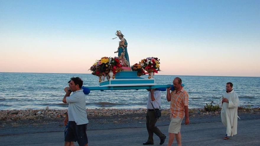 La virgen durante una de las procesión de verano