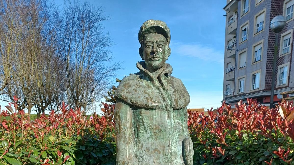 Monumento a el Ferroviario, en El Berrón