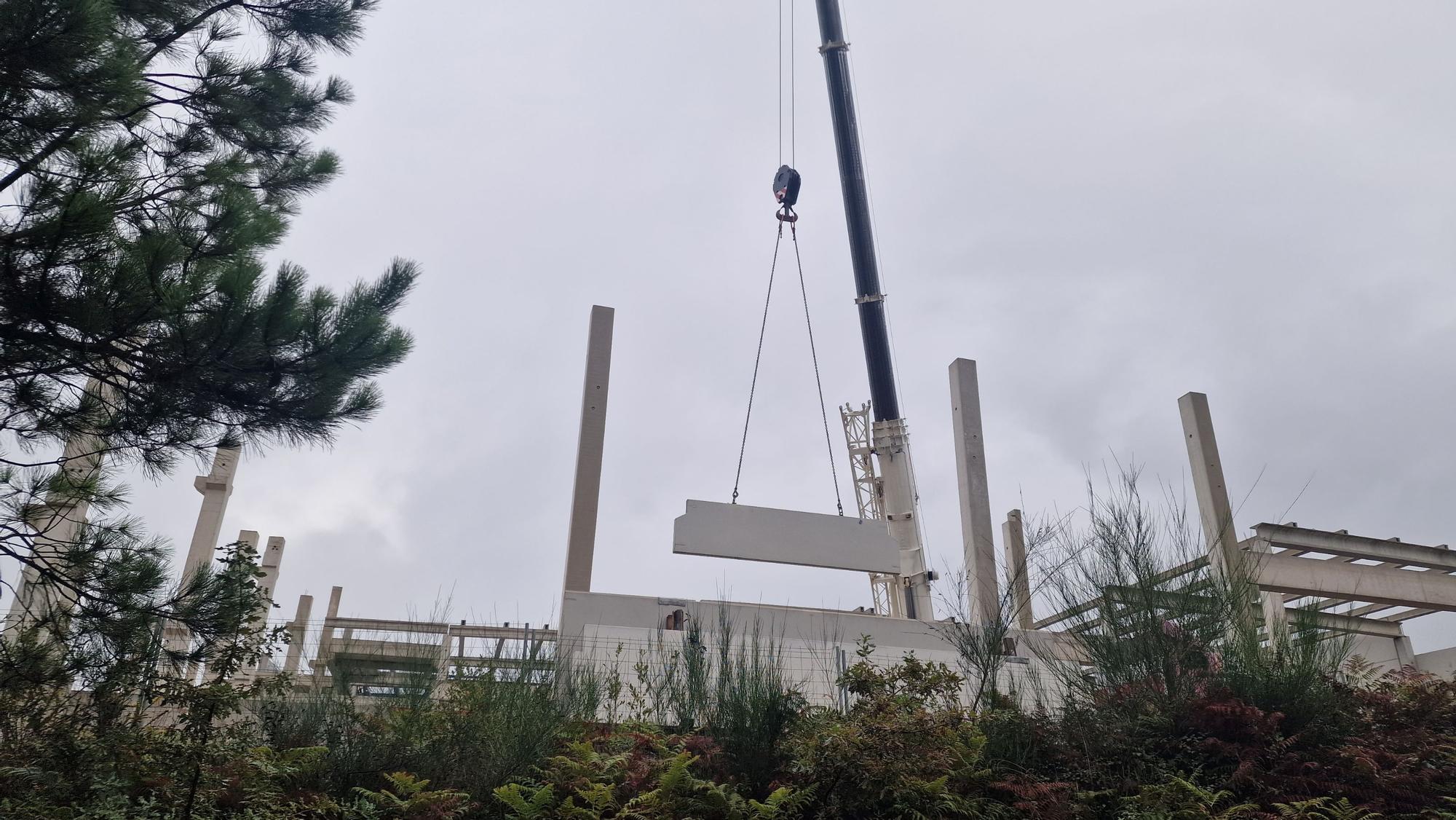 Obras de construcción de la megaplanta de Conservas Cerqueira, en el polígono industrial de Té (Rianxo).