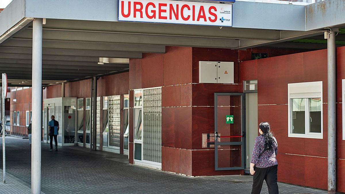 Entrada de urgencias en el Hospital Virgen de la Concha.