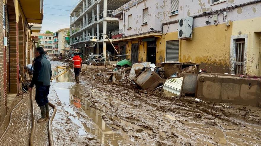 El dispositivo de emergencias de Canarias centró sus trabajos anoche en el vaciado de garajes y revisión de vehículos