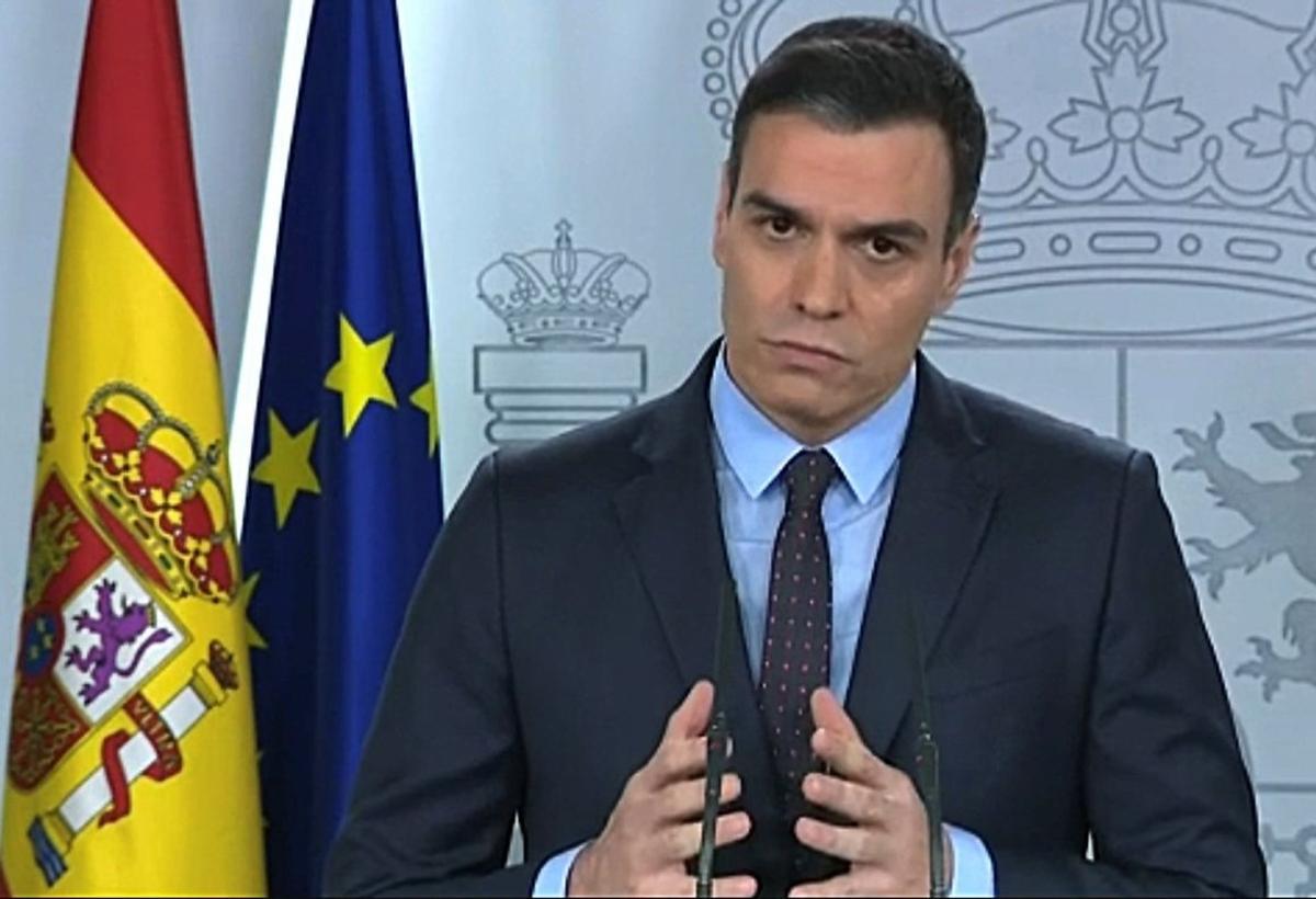 Madrid (Spain), 21/03/2020.- A handout screen grab made available by the Moncloa Palace institutional TV signal shows Spanish Prime Minister Pedro Sanchez during a presser after chairing a Coronavirus Technical Management meeting in Madrid, Spain, 21 March 2020. Spain faces the seventh day of national lockdown in an effort to slow down the spread of the pandemic COVID-19 disease caused by the SARS-CoV-2 coronavirus. (España) EFE/EPA/MONCLOA PALACE PRESS OFFICE / HANDOUT HANDOUT EDITORIAL USE ONLY/NO SALES/NO ARCHIVES