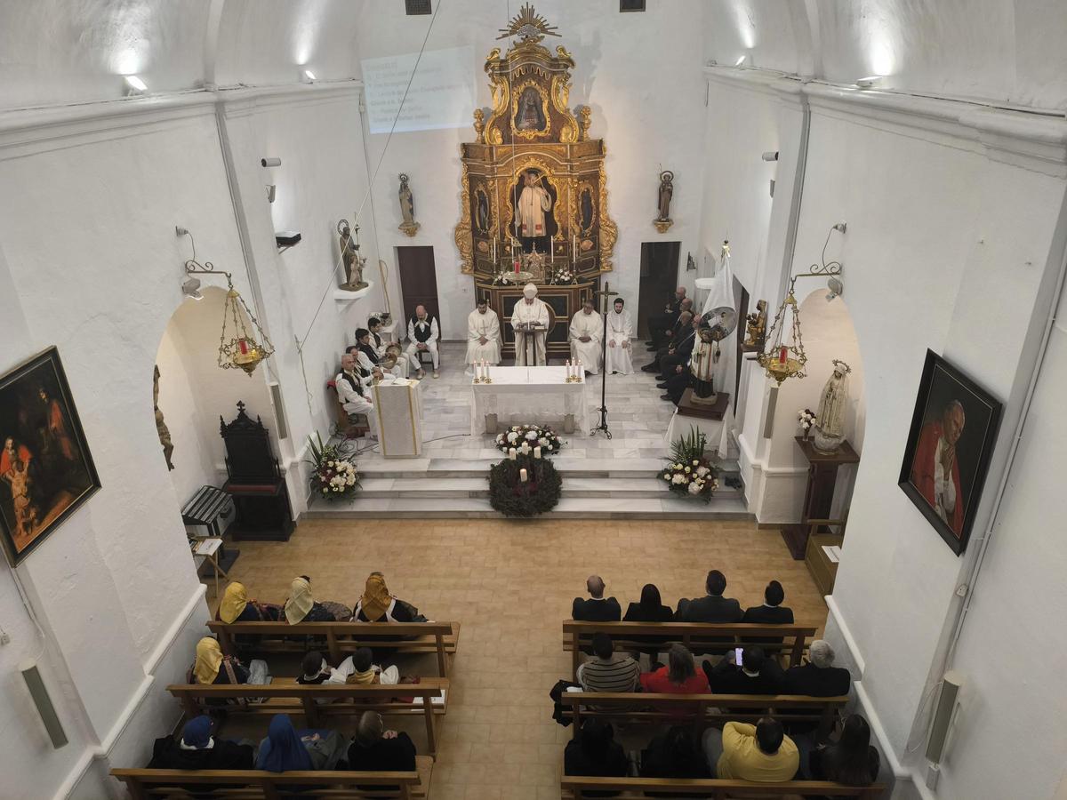 La pequeña iglesia de Sant Francesc se llenó para asistir a la ecuaristía
