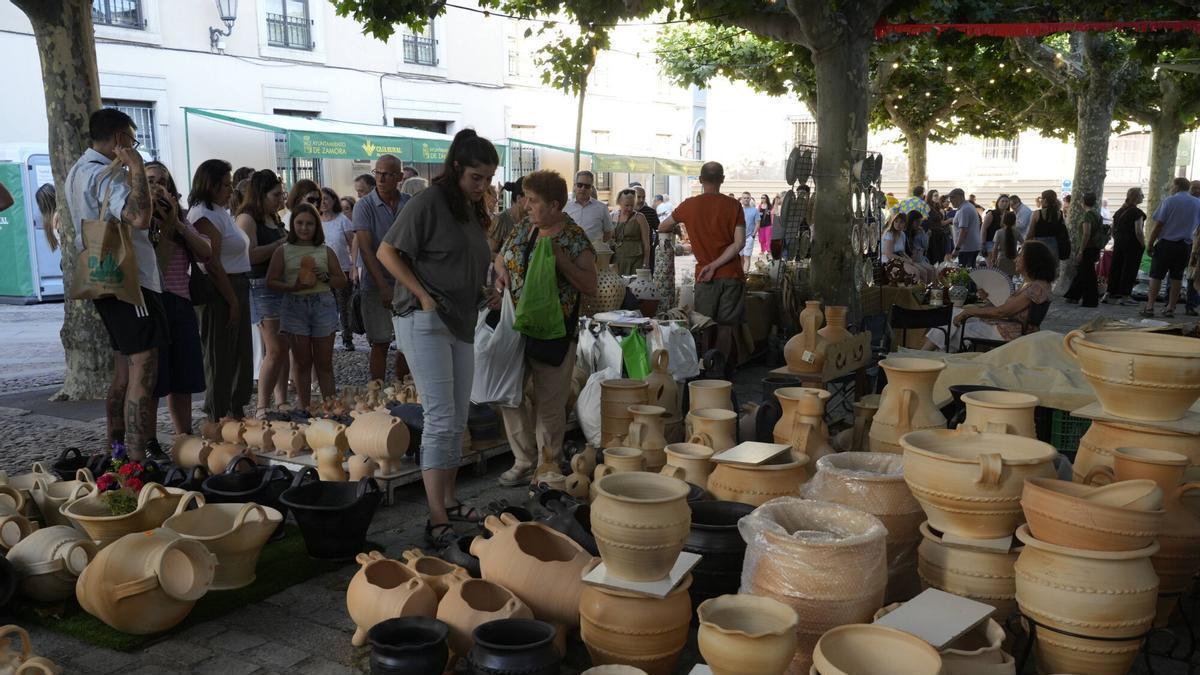 Ahora sí es San Pedro: la Feria de la Cerámica y Alfarería de Zamora abre sus puertas con récord de solicitudes y nueva iluminación
