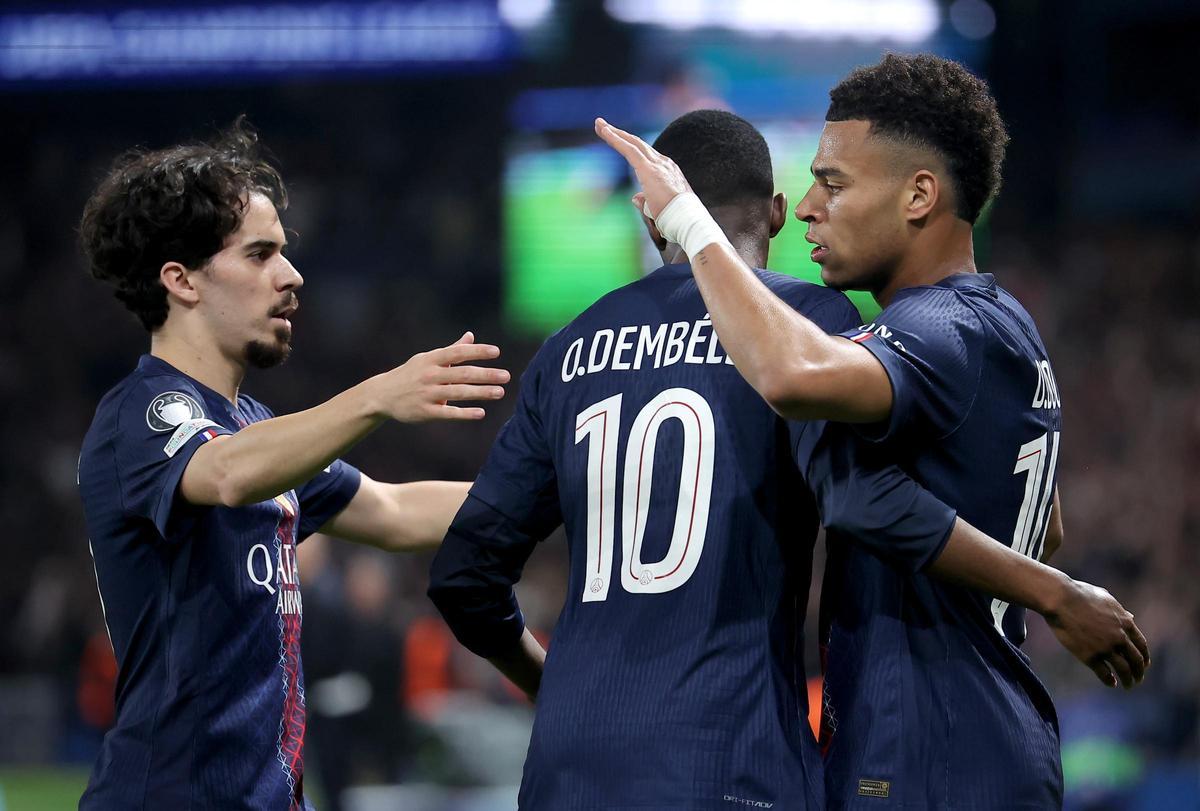 PARIS (France), 08/04/2026.- Desire Doue (R) of PSG celebrates with teammates after scoring the opening goal during the UEFA Champions League quarter-finals, 1st leg match between Paris Saint-Germain FC and Liverpool FC in Paris, France, 08 April 2026. (Liga de Campeones, Francia) EFE/EPA/CHRISTOPHE PETIT TESSON