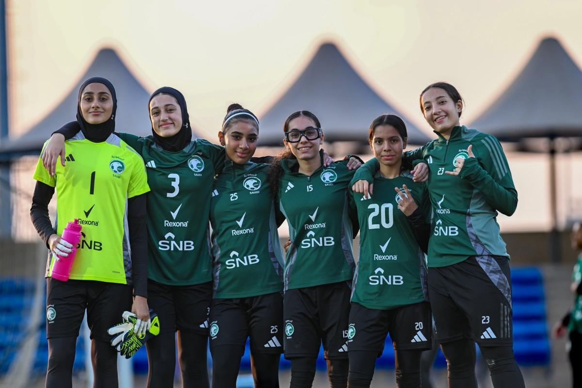 Jugadoras de la selección de Arabia Saudí durante un entrenamiento.
