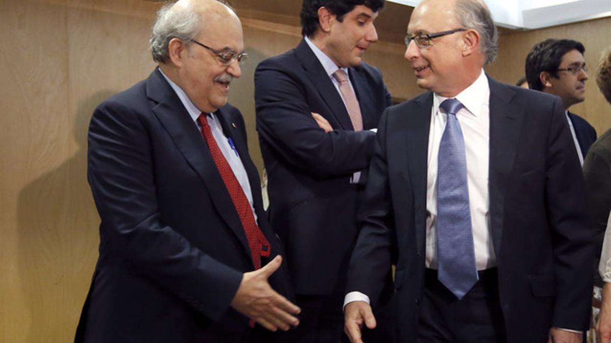 El 'conseller' Mas-Colell y el ministro Montoro, en una reunión del Consejo de Política Fiscal y Financiera en Madrid, el pasado julio.