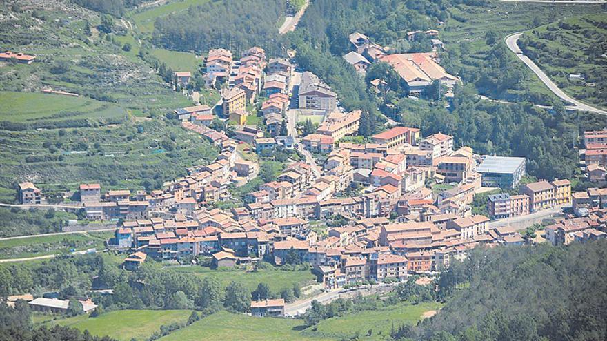La Pobla de Lillet des de la serra del Catllaràs. Foto: Enric Badia
