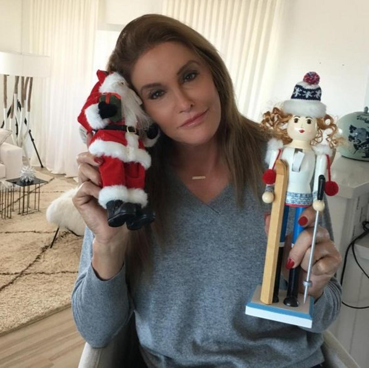 Caitlyn Jenner y sus muñecos navideños