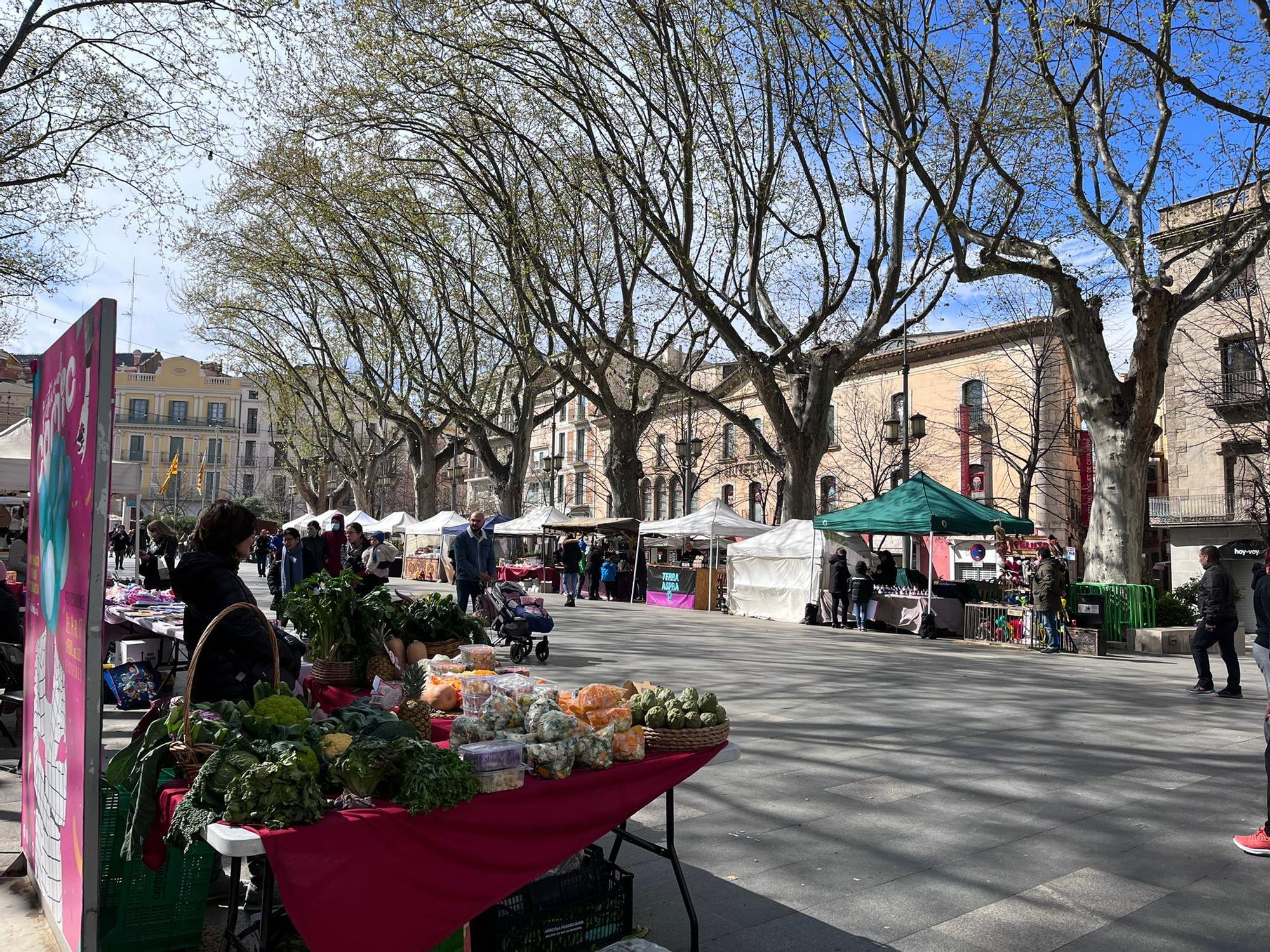 Torna la cua per comprar brunyols a la Rambla