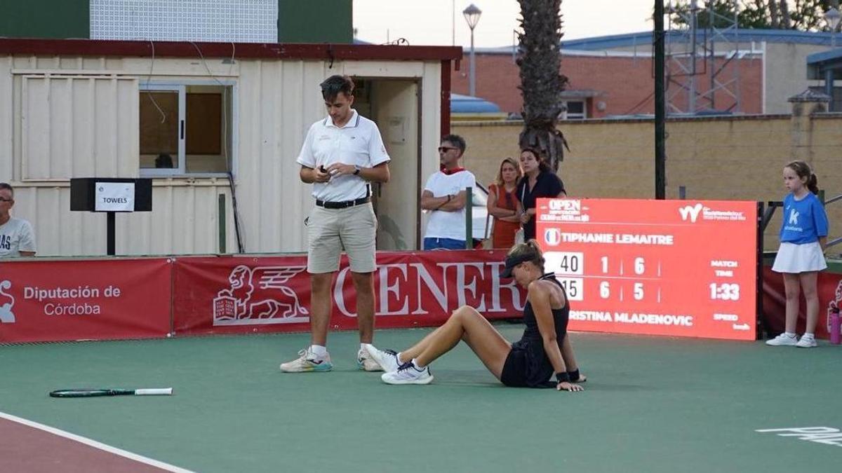 Kristina Mladenovic, tras lesionarse en el Open Diputación Ciudad de Palma del Río.