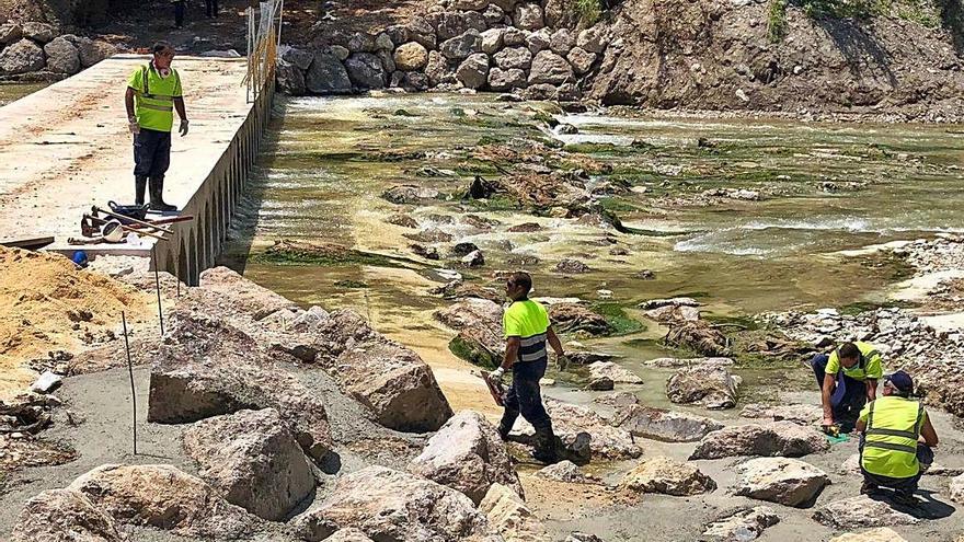 Obras de reparación tras la DANA en el entorno del río Clariano.