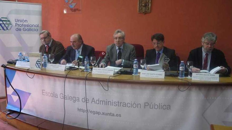 Miguel Ángel Cadenas, ayer, en la presentación de la &#039;Guía de peritos judiciales&#039; de este año.