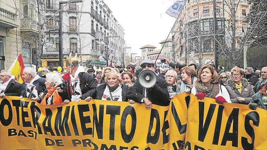 Protesta en Granada tras más de mil días de aislamiento ferroviario