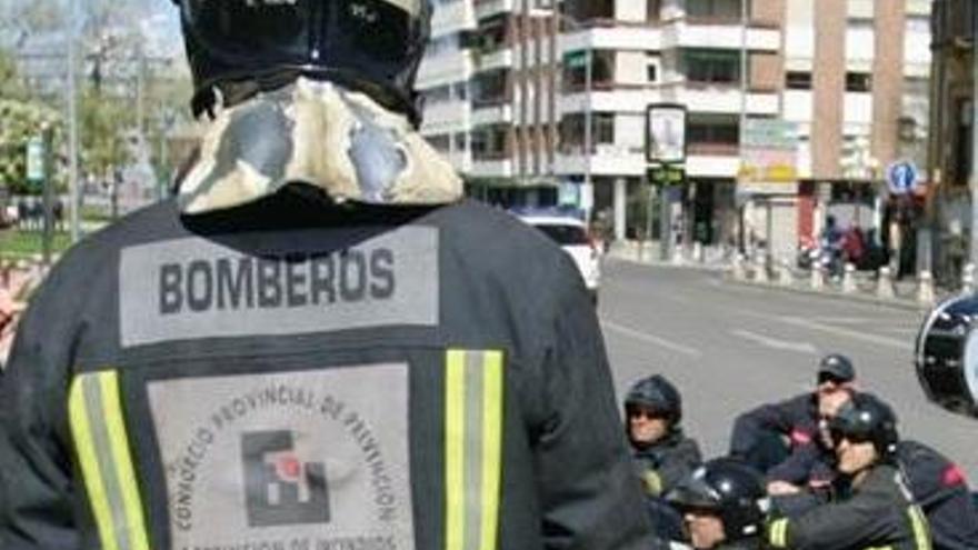 CCOO analiza con los grupos la situación de los bomberos