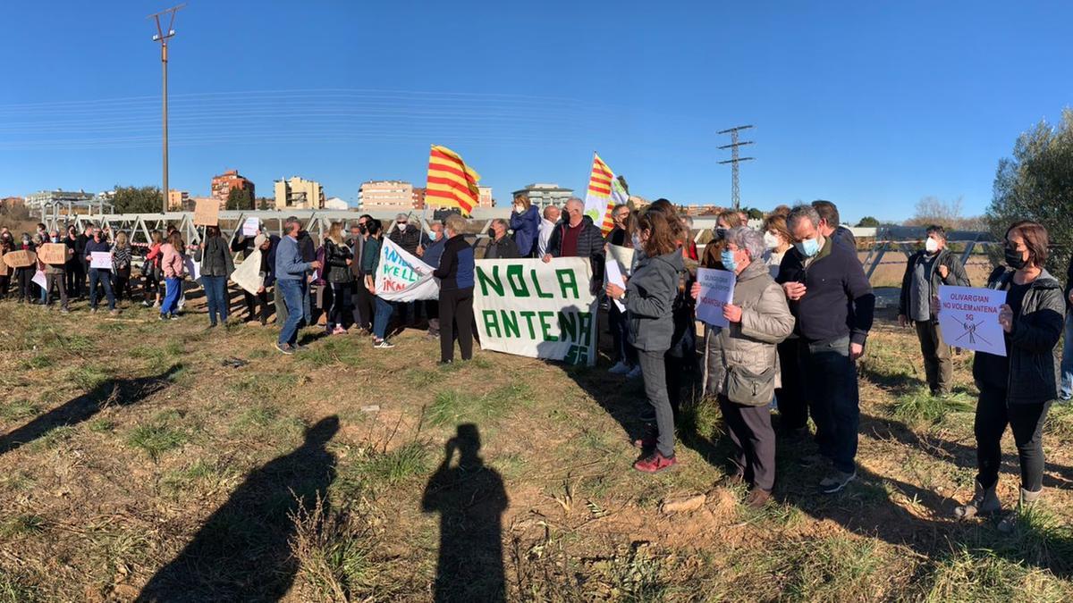 La manifestació veïnal contra l&#039;antena de telefonia