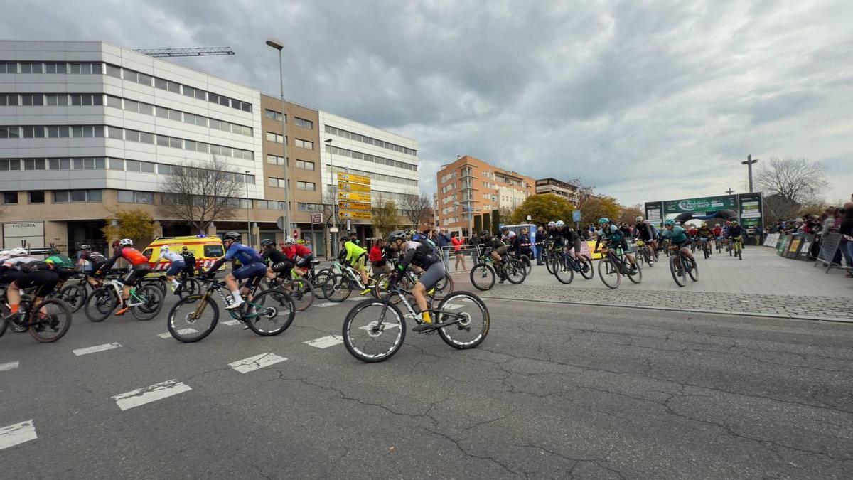 Salida de la etapa en el Vial Norte.
