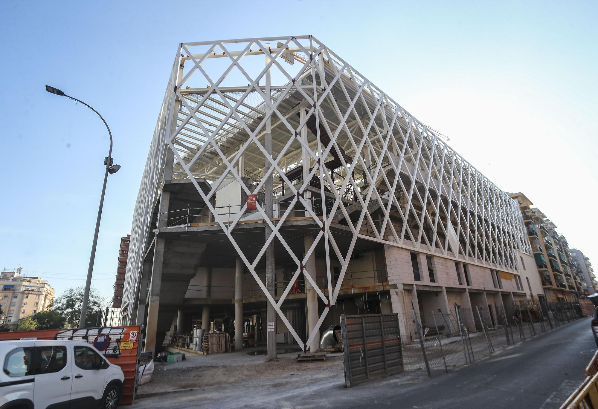 El polideportivo de Nou Moles: un coloso emerge en el barrio