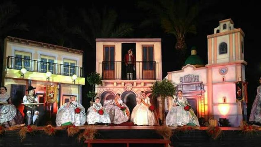 Carrer Nou hace un guiño al Año Jubilar con un escenario de la plaza de España en su presentación