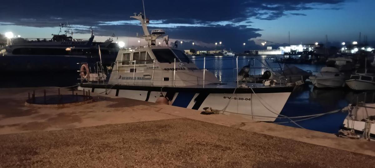 El barco de la reserva de Tabarca, atracado en Santa Pola.