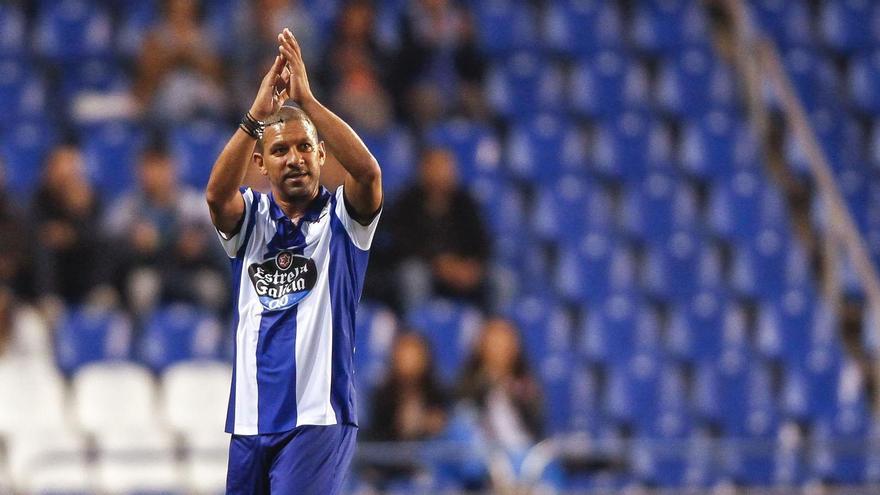 DJALMINHA APLAUDE A LA AFICION EN RIAZOR | 13fotos