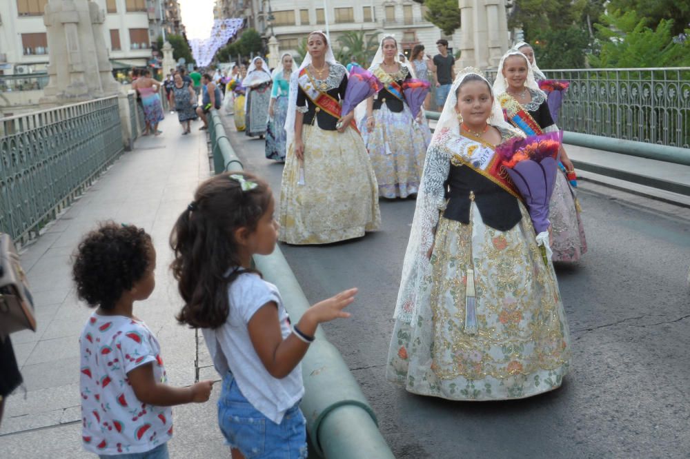 Ofrenda floral multitudinaria en Elche