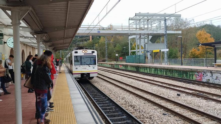 La marcha atrás del tren de la Pola: las obras de la estación cumplen dos años paralizadas