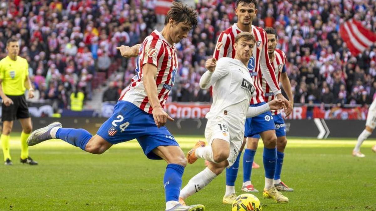 Valencia y Atlético se miden este sábado en Mestalla