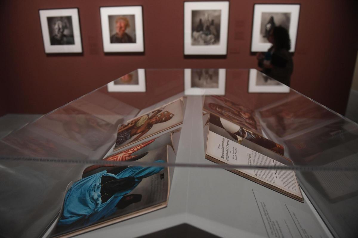 Exposición 'Irving Penn: Centennial' en el Muelle de Batería de A Coruña