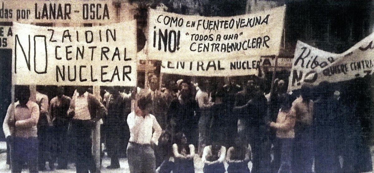 Manifestación por las calle de Huesca contra la central de Chalamera.