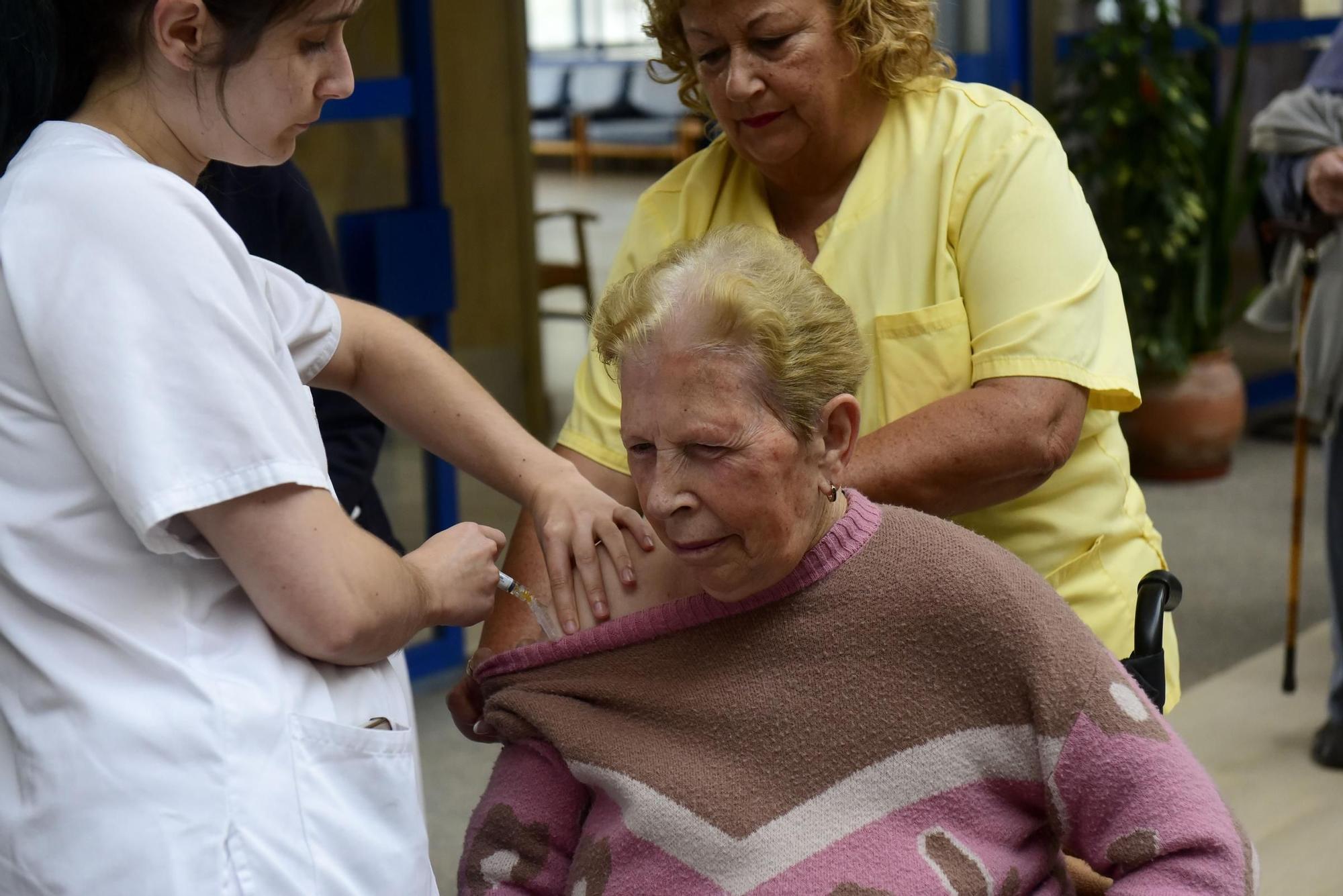 Vacunación en la residencia Torrente Ballester