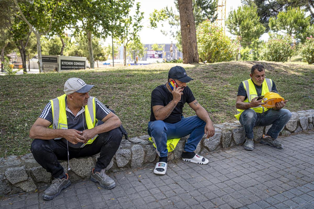 Las obras del Camp Nou desde dentro: tres meses siguiendo a los trabajadores rumanos del Camp Nou