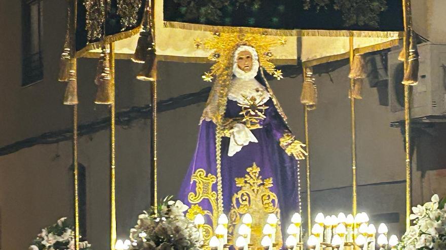 Benetússer celebra la procesión de la Virgen de los Dolores