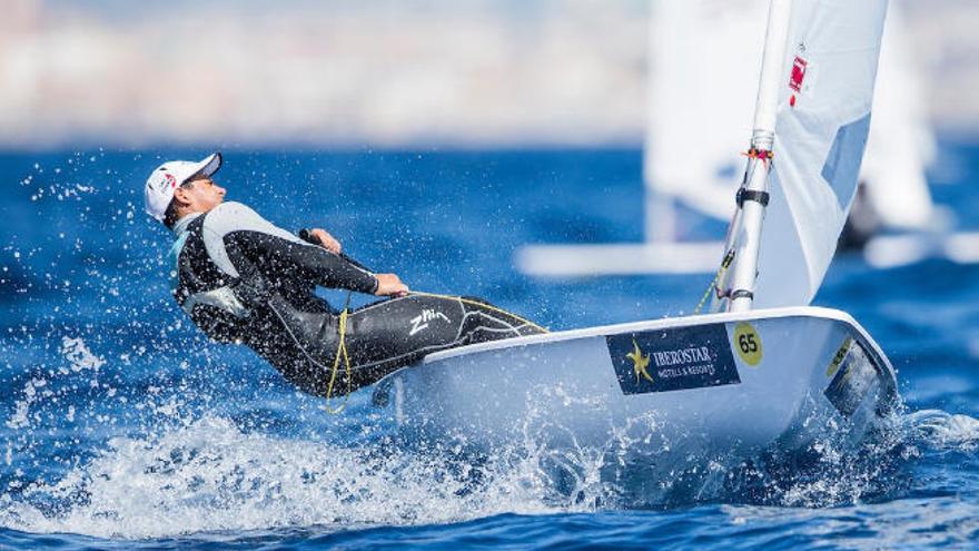 Joel Rodríguez navegando ayer en las aguas de Palma de Mallorca.