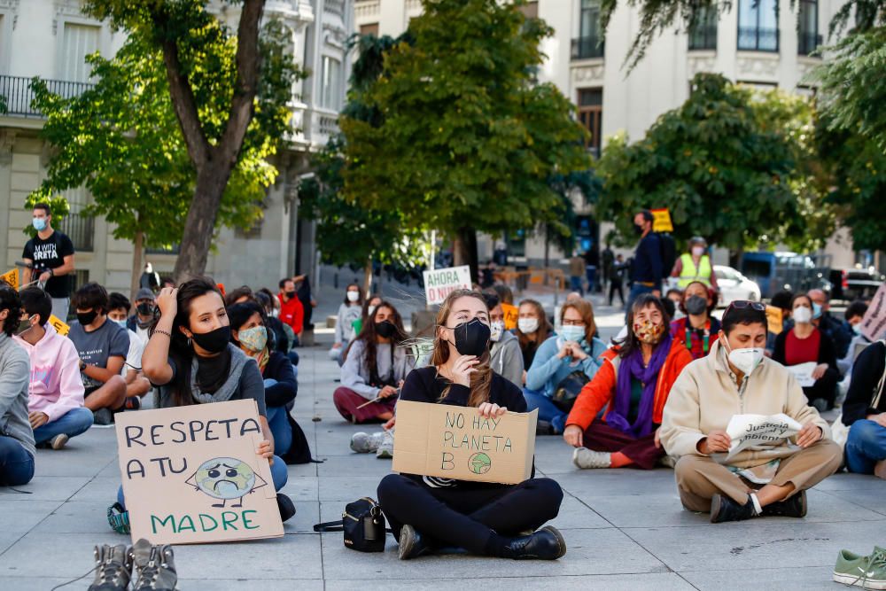 Cientos de jóvenes españoles toman las calles por el movimiento Fridays For Future