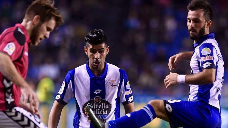 Juanfran y Çolak, durante el partido de Copa del Rey disputado en Riazor ante el Alavés.