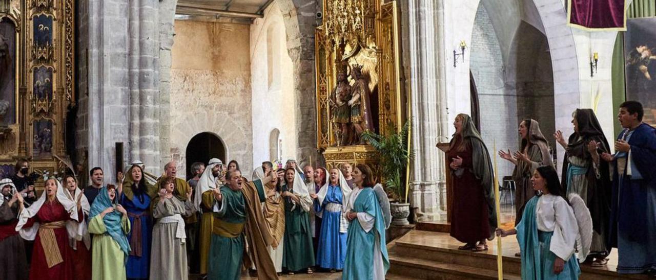 La Visitatio Sepulchri del pasado Sábado Santo en la Colegiata.    | NATXO FRANCÉS