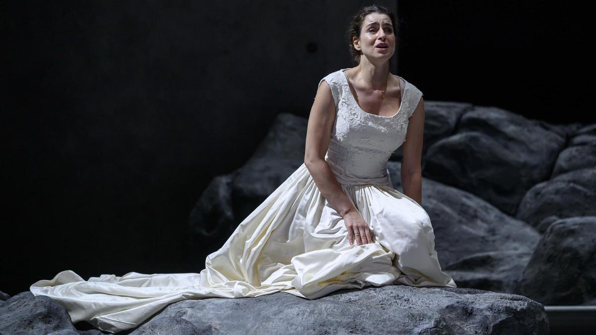 La soprano Asmik Grigorian, este domingo en el Liceu de Barcelona, interpretando la ópera Rusalka. La soprano Asmik Grigorian, este domingo en el Liceu de Barcelona, interpretando la ópera Rusalka.