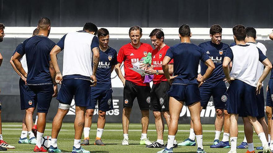 Marcelino: &quot;No puedo calificar quién se quedará porque el club necesita vender&quot;